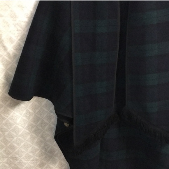 Pitlochry Wool Reversible Walking Poncho Made in Great Britain Navy Green Plaid - Picture 6 of 14